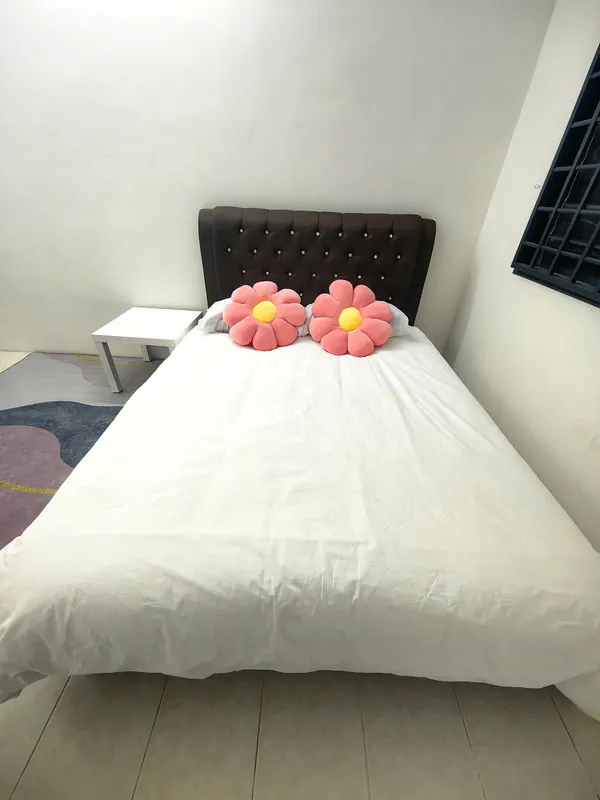 Pandangan katil bilik